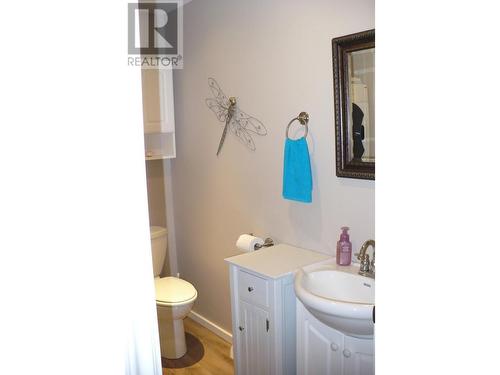 307 Nelson Avenue, Nakusp, BC - Indoor Photo Showing Bathroom