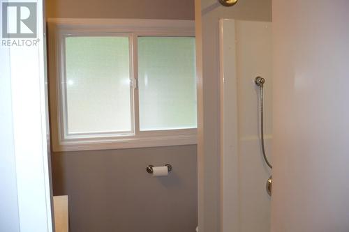 307 Nelson Avenue, Nakusp, BC - Indoor Photo Showing Bathroom