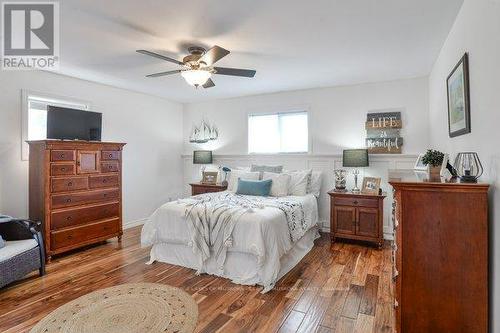 1073 Cedar Beach Rd, Bracebridge, ON - Indoor Photo Showing Bedroom