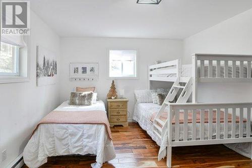 1073 Cedar Beach Road, Bracebridge, ON - Indoor Photo Showing Bedroom