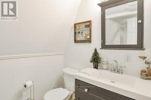 1073 Cedar Beach Road, Bracebridge, ON - Indoor Photo Showing Bathroom