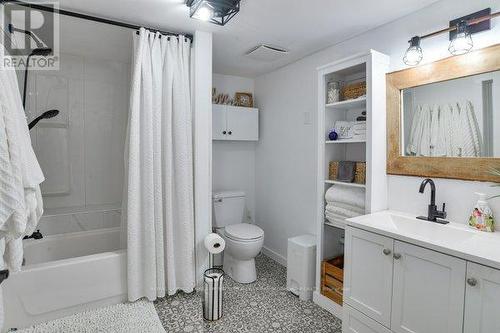 1073 Cedar Beach Road, Bracebridge, ON - Indoor Photo Showing Bathroom