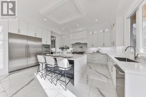 2554 Liruma Rd, Mississauga, ON - Indoor Photo Showing Kitchen With Upgraded Kitchen