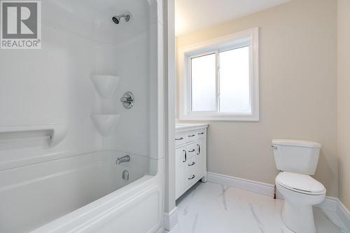 19380 County Rd 2 Road, Summerstown, ON - Indoor Photo Showing Bathroom