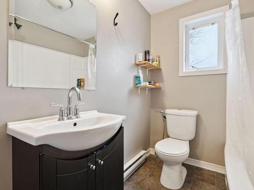Bathroom - 44 Rue Du Chevalier-De Rouville, Gatineau (Hull), QC - Indoor Photo Showing Bathroom