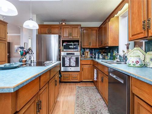 1369 Malahat Dr, Courtenay, BC - Indoor Photo Showing Kitchen With Double Sink