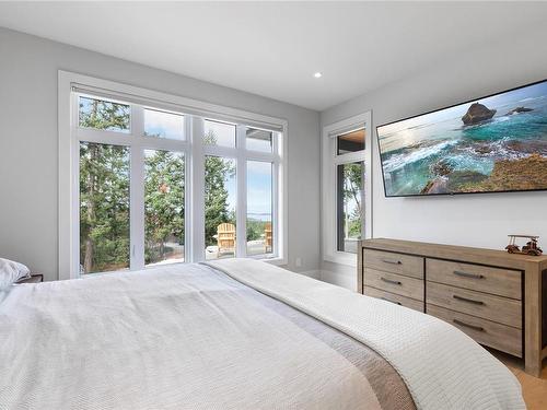 2974 Anchor Way, Nanoose Bay, BC - Indoor Photo Showing Bedroom