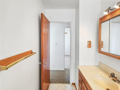 120 Seaview St, Sayward, BC - Indoor Photo Showing Bathroom