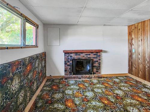 120 Seaview St, Sayward, BC - Indoor With Fireplace