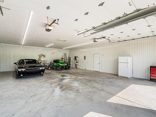 Garage - 185 Rue Marie-Pier, Magog, QC - Indoor Photo Showing Garage