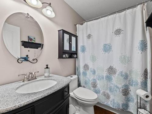 1143 Thompson Ave, Chase, BC - Indoor Photo Showing Bathroom