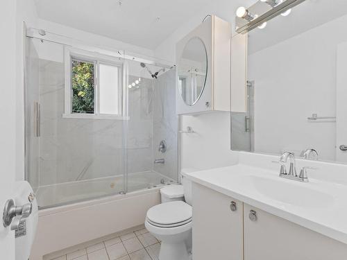 Bathroom - 50 Av. Brien, Laval (Laval-Des-Rapides), QC - Indoor Photo Showing Bathroom
