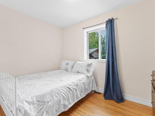 Bedroom - 50 Av. Brien, Laval (Laval-Des-Rapides), QC - Indoor Photo Showing Bedroom