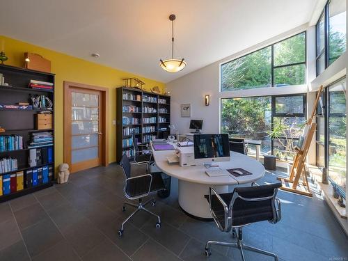 2430 Jolly Brothers Rd, Gabriola Island, BC - Indoor Photo Showing Office