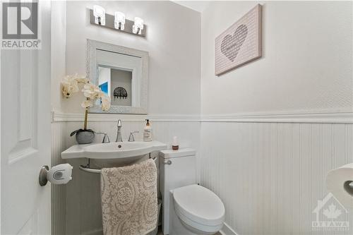 6109 Fernbank Road, Stittsville, ON - Indoor Photo Showing Bathroom