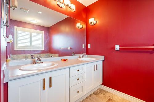31 Weaver Drive, Ancaster, ON - Indoor Photo Showing Bathroom