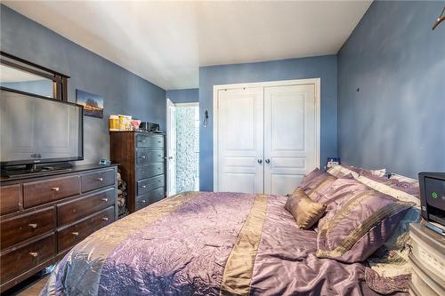 31 Weaver Drive, Ancaster, ON - Indoor Photo Showing Bedroom