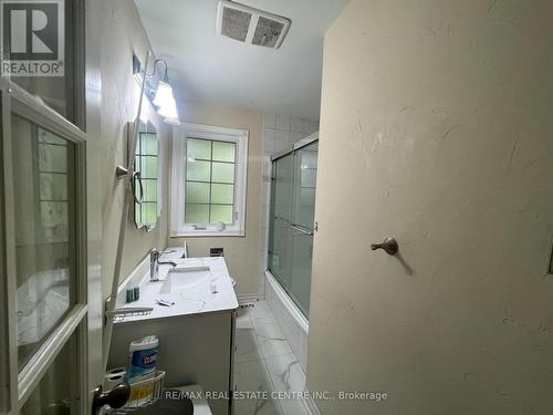 4 Wareham Dr, Mississauga, ON - Indoor Photo Showing Bathroom