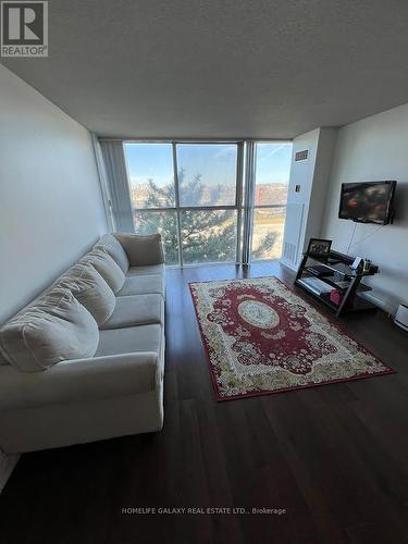 #404 -25 Trailwood Dr, Mississauga, ON - Indoor Photo Showing Living Room