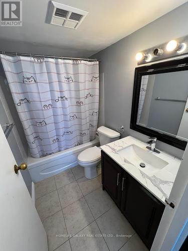 404 - 25 Trailwood Drive, Mississauga, ON - Indoor Photo Showing Bathroom