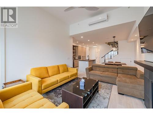 3260 Landry Crescent, Summerland, BC - Indoor Photo Showing Living Room