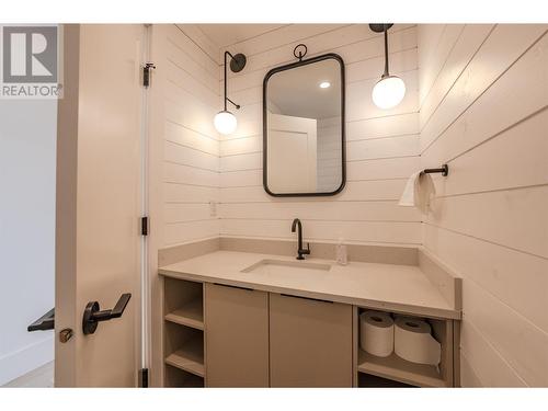 3260 Landry Crescent, Summerland, BC - Indoor Photo Showing Bathroom