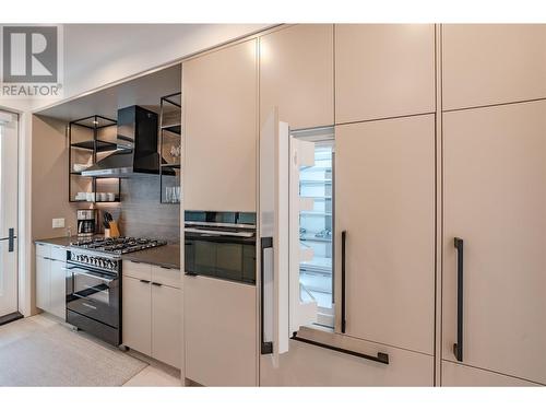 3260 Landry Crescent, Summerland, BC - Indoor Photo Showing Kitchen With Upgraded Kitchen