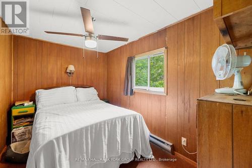 40630 Shore Rd, Brock, ON - Indoor Photo Showing Bedroom