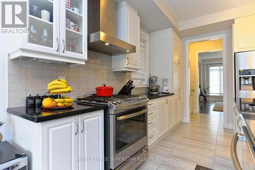 1311 Butler St, Innisfil, ON - Indoor Photo Showing Kitchen With Upgraded Kitchen