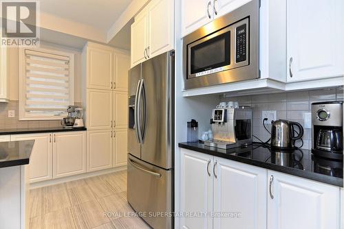 1311 Butler St, Innisfil, ON - Indoor Photo Showing Kitchen With Upgraded Kitchen