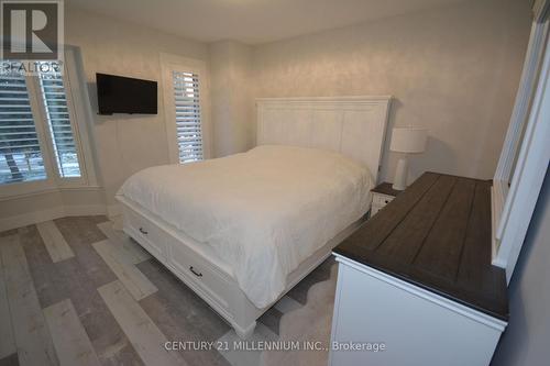 8 - 15 28Th Street N, Wasaga Beach, ON - Indoor Photo Showing Bedroom