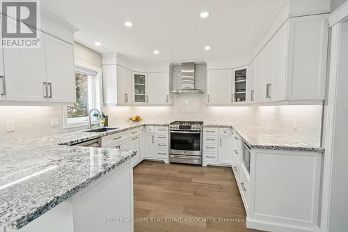 27 Gooderham Drive, Halton Hills, ON - Indoor Photo Showing Kitchen With Upgraded Kitchen