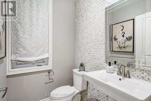 20 Barrow Avenue, Bradford West Gwillimbury, ON - Indoor Photo Showing Bathroom