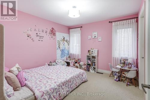 20 Barrow Avenue, Bradford West Gwillimbury, ON - Indoor Photo Showing Bedroom