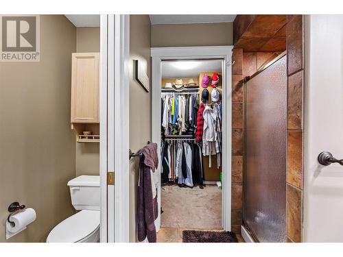 662 Southwind Drive, Kelowna, BC - Indoor Photo Showing Bathroom