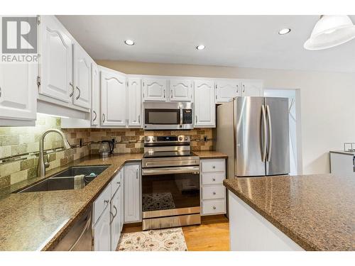 414 Curlew Drive, Kelowna, BC - Indoor Photo Showing Kitchen With Double Sink