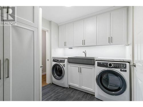 414 Curlew Drive, Kelowna, BC - Indoor Photo Showing Laundry Room