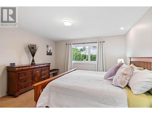 414 Curlew Drive, Kelowna, BC - Indoor Photo Showing Bedroom