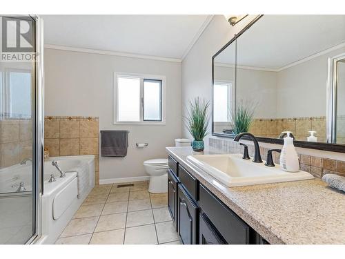 414 Curlew Drive, Kelowna, BC - Indoor Photo Showing Bathroom