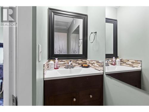 9811 97N Highway, Lake Country, BC - Indoor Photo Showing Bathroom