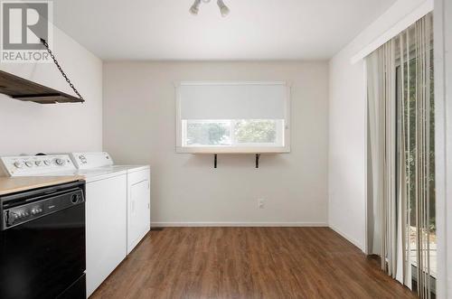 757 Coronation Avenue, Kelowna, BC - Indoor Photo Showing Laundry Room