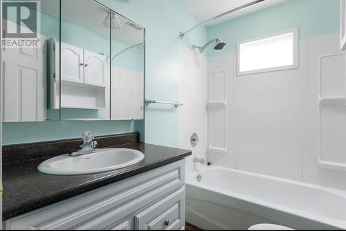 757 Coronation Avenue, Kelowna, BC - Indoor Photo Showing Bathroom