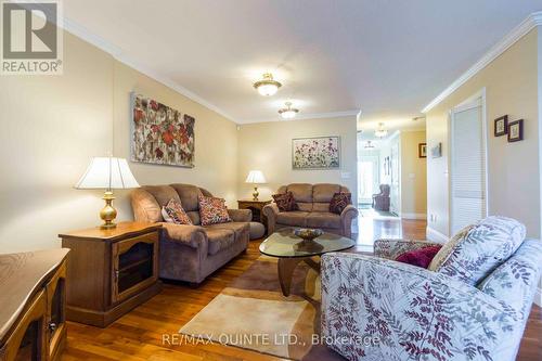 24 Pinegrove Crt, Belleville, ON - Indoor Photo Showing Living Room