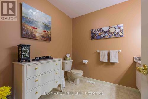 24 Pinegrove Crt, Belleville, ON - Indoor Photo Showing Bathroom