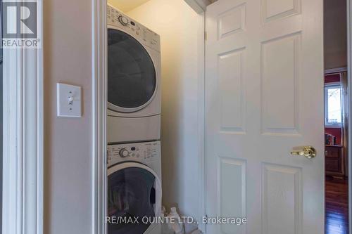 24 Pinegrove Crt, Belleville, ON - Indoor Photo Showing Laundry Room