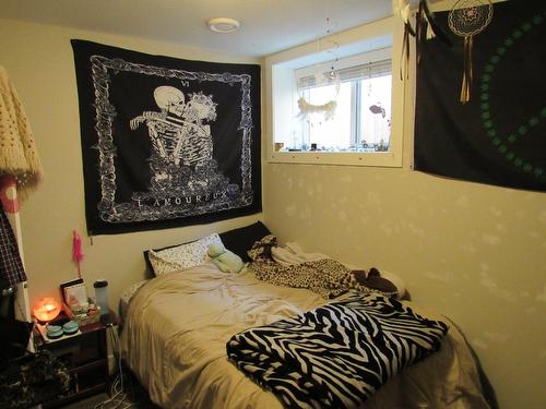 419 5Th Ave, Castlegar, BC - Indoor Photo Showing Bedroom