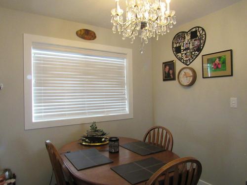 419 5Th Ave, Castlegar, BC - Indoor Photo Showing Dining Room
