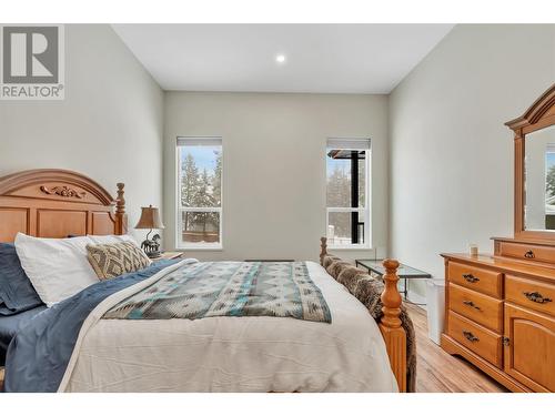 711 Fairbridge Road, Kelowna, BC - Indoor Photo Showing Bedroom