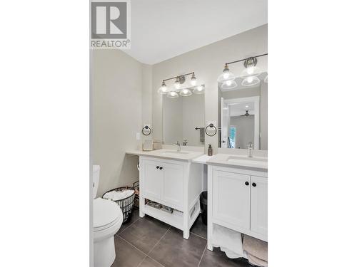 711 Fairbridge Road, Kelowna, BC - Indoor Photo Showing Bathroom