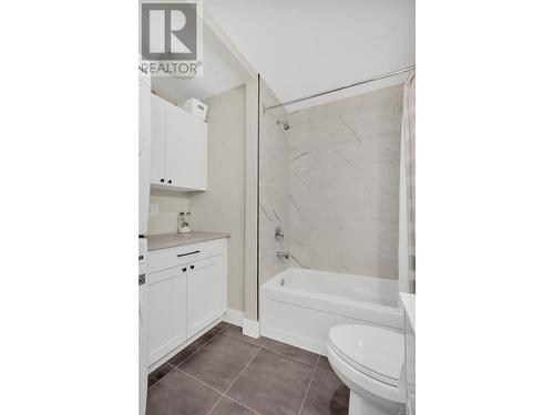 711 Fairbridge Road, Kelowna, BC - Indoor Photo Showing Bathroom